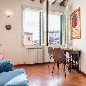 Apartment 7 Windows On, Venice
